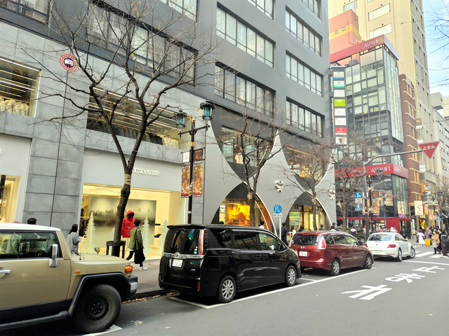 銀座カラー銀座本店が入っていたビル=2023年12月16日午後2時56分、東京都中央区、河野正樹撮影