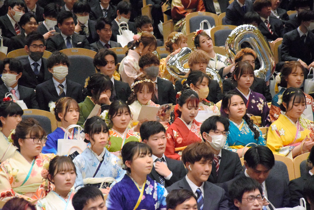 18歳の新成人を対象に三重県伊賀市が初めて開催した成人式の様子=2023年5月4日、同市西明寺、亀岡龍太撮影