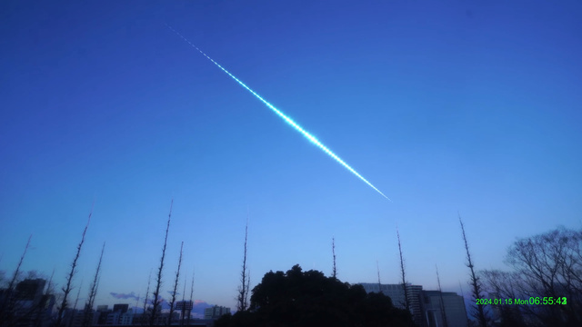 東京から西の空に見られた大火球=1月15日午前6時55分、東京都港区、朝日新聞宇宙部の星空ライブから