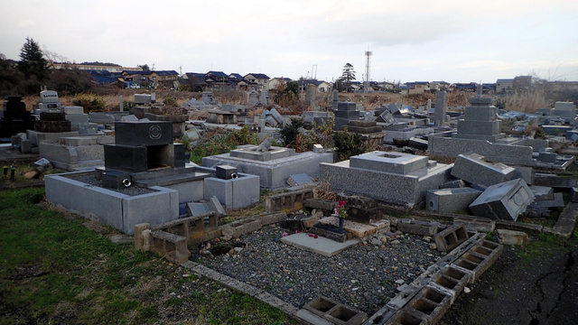 ほとんどの墓石が倒れた墓地=石川県珠洲市、森伸一郎・愛媛大特定教授提供
