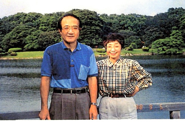 永井裕之さん（左）と悦子さん。2人で写る最後の写真となった=1998年9月、東京都内。永井裕之さん提供