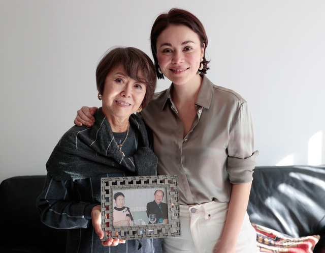 ラフルアー宮澤沙羅さん（右）と母の啓子さん=2024年1月30日、東京都渋谷区、吉田耕一郎撮影