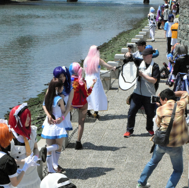 コスプレを楽しむ人や撮影をする人たちでにぎわった2019年5月の「マチ★アソビ」=徳島市