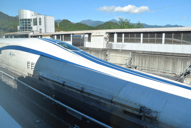 リニア新幹線の実験車両