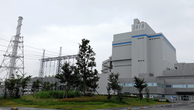JERAの武豊火力発電所=2022年7月14日、愛知県武豊町
