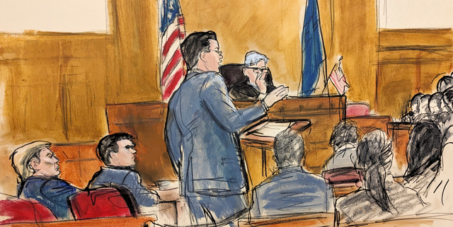米ニューヨークの裁判所で2024年4月18日、トランプ前大統領（左端）の訴訟で、検察官（中央）が陪審員団に質問している。絵・エリザベス・ウィリアムズ=AP