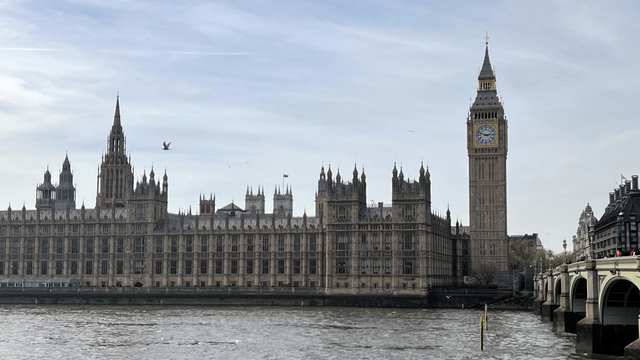 ロンドンにある英議会議事堂の建物＝2024年4月13日、藤原学思撮影