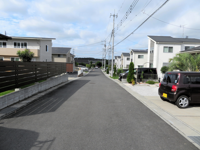 埼玉県滑川町月輪では、建てられて数年の家が広めの敷地に並ぶ=2019年9月16日、埼玉県滑川町月輪、松浦新撮影