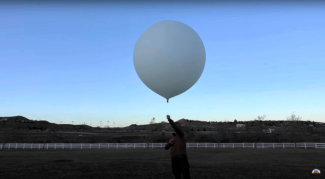 メイクサンセッツ社が米国で二酸化硫黄入りの気球を飛ばした際の様子＝同社提供
