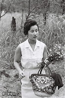 １９６４年８月、軽井沢で独身最後の夏を過ごす津軽華子さん