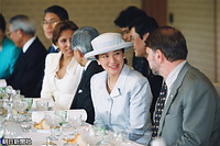 ６月、皇居で開かれたメキシコ大統領との午餐で、同国の外交団と談笑する雅子さま。左は天皇陛下