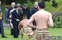 １２月、皇太子さまと雅子さまはニュージーランド、オーストラリアを公式訪問された。１２月１１日に東京・羽田空港を出発、１９日までの旅だった。ニュージーランドの首都ウエリントンの総督（国王）公邸では、マオ