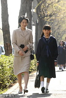 紀子さまと学習院女子中等科の入学式に向かわれる眞子さま
