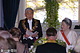 オスロの王宮で開かれたホーコン皇太子、ソニア王妃主催の歓迎晩餐会で、お言葉を述べる天皇陛下。右は皇后さま
