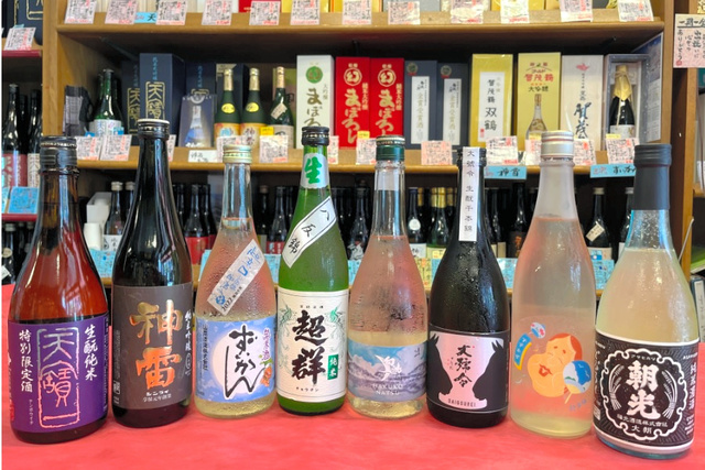 福山城の「酒肴祭」に参加する酒蔵の酒=福山観光コンベンション協会提供