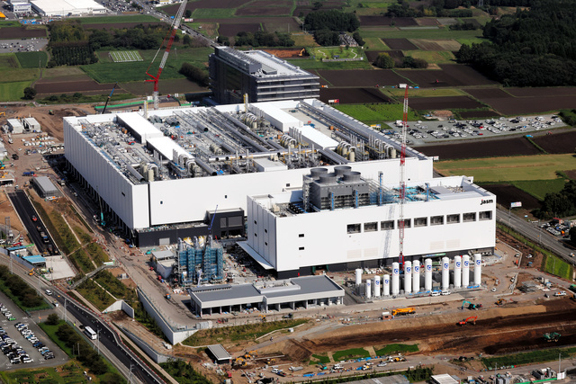建設が進むTSMC（台湾積体電路製造）の第1工場=2023年9月11日、熊本県菊陽町、朝日新聞社ヘリから、吉本美奈子撮影