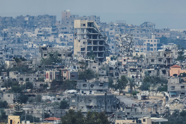 2023年11月28日、破壊されたガザ市内の建物=ロイター