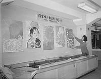 １２月　「浩宮さまの初正月をお祝いして」という題で、日本美術家連盟の歳末助け合い展会場に展示された、（左から）大河内信敬、新井勝利、東山魁夷、伊東深水、宮本三郎の５人の画家による和凧