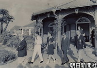長崎市の日本最古の洋風建築で重要文化財・グラバー邸を訪れた皇太子さまと美智子さま