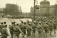 １９３６年、陸軍士官学校本科生として満鮮視察へ出発される際、東京駅には見送りの士官学校生が続々と集まった