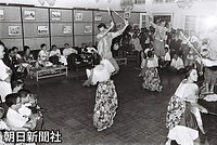ペラエス副大統領の別荘で、フィリピンの「民族舞踊」を観賞