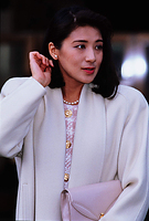 ９３年１月、皇太子妃に外務省勤務の小和田雅子さんが内定。皇室会議用の写真撮影のため帝国ホテルへ。淡いトーンでまとめたプリンセス・ファッション＝９３年１月８日