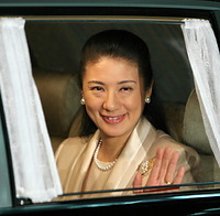 皇居に入られる雅子さま＝０８年１１月１２日、皇居・半蔵門、代表撮影