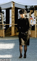 故高円宮さまの「墓所百日祭の儀」が東京都文京区の豊島岡墓地行われ、拝礼された久子さま